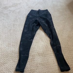Black camo leggings size extra small